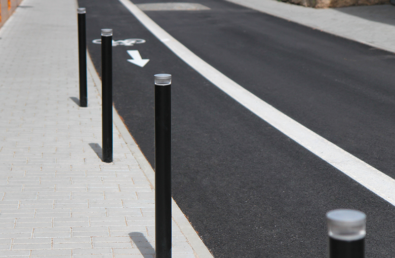 Poller können Radwege sicher markieren und abgrenzen.