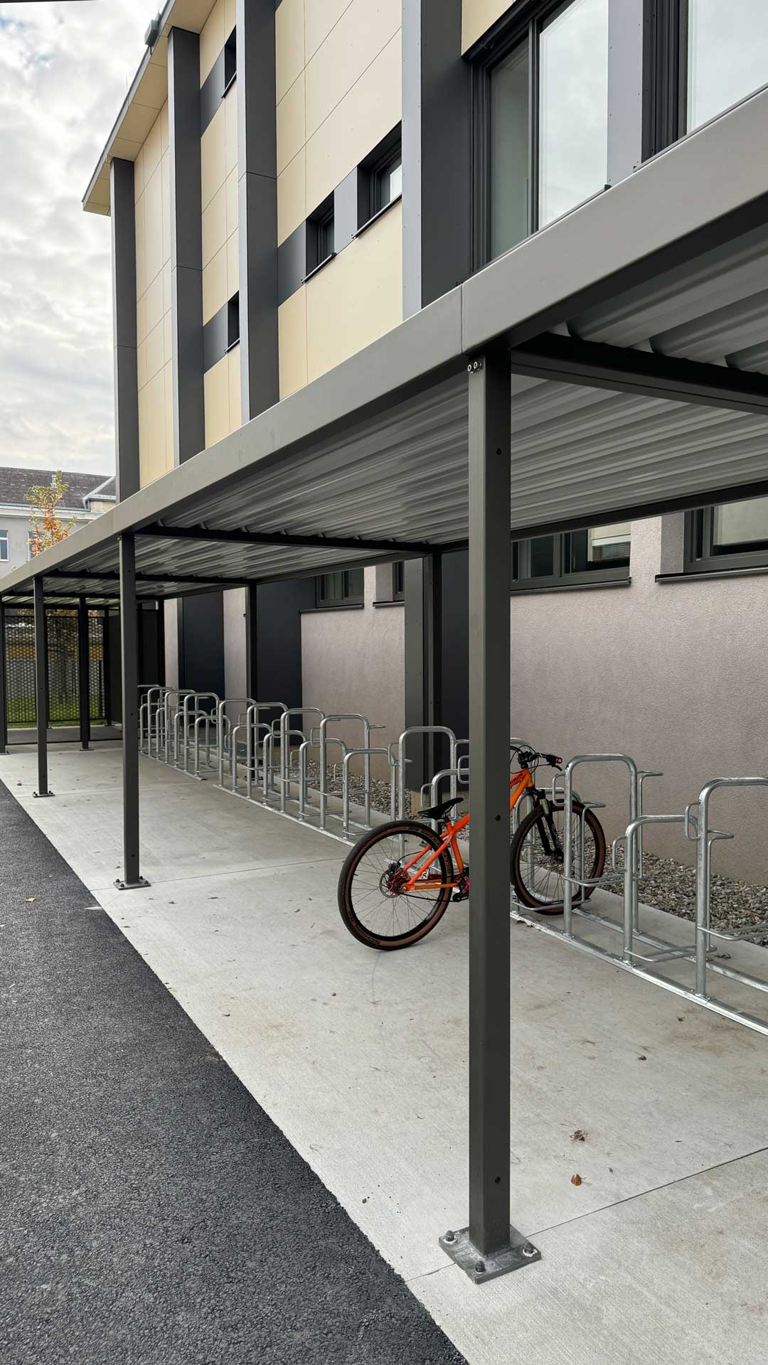 Fahrrad- und Müllüberdachung LUNA in Knittelfeld