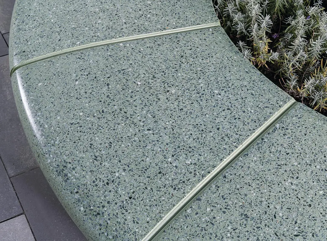 Die Rundbank OLIMPO eignet sich um mehr Bäume in die Innenstädte zu bringen.