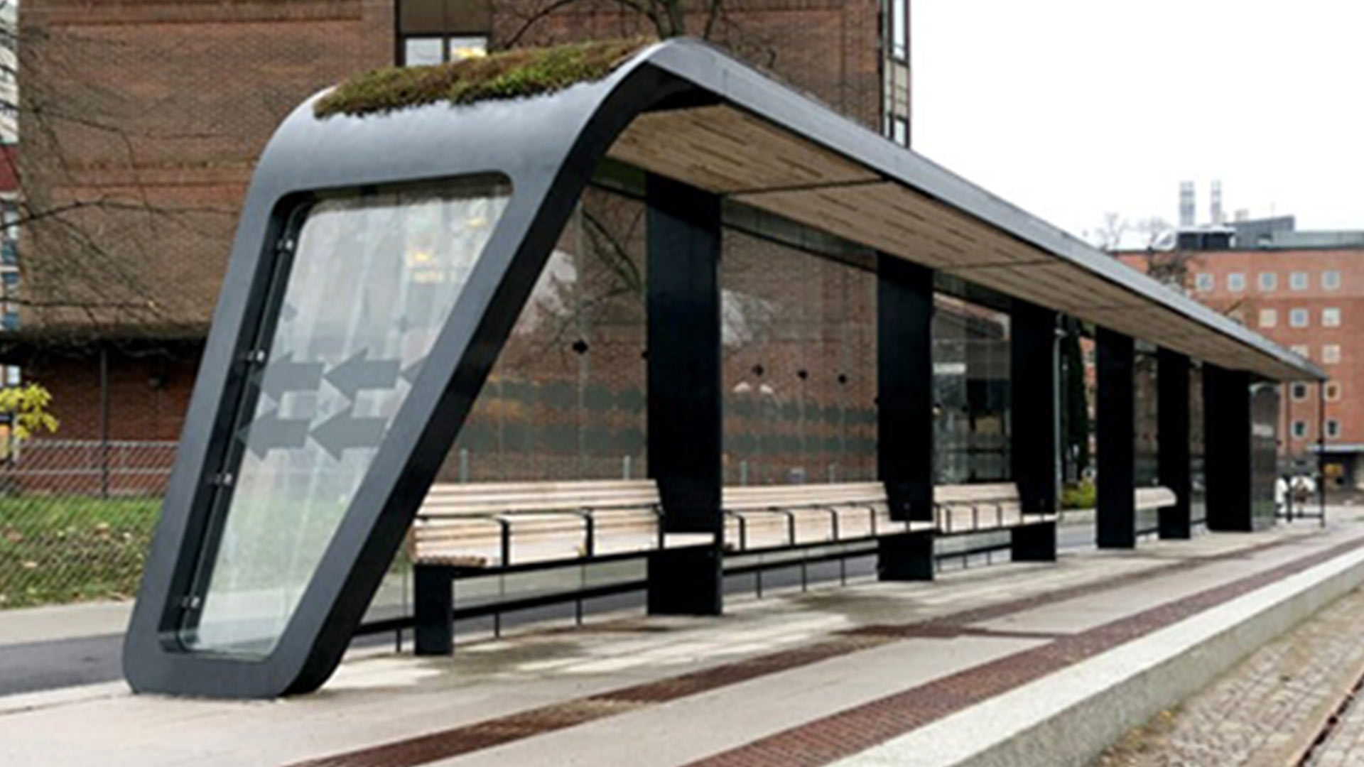 Überdachungen mit Sitzbänken an einer Haltestelle von HITSA A/S