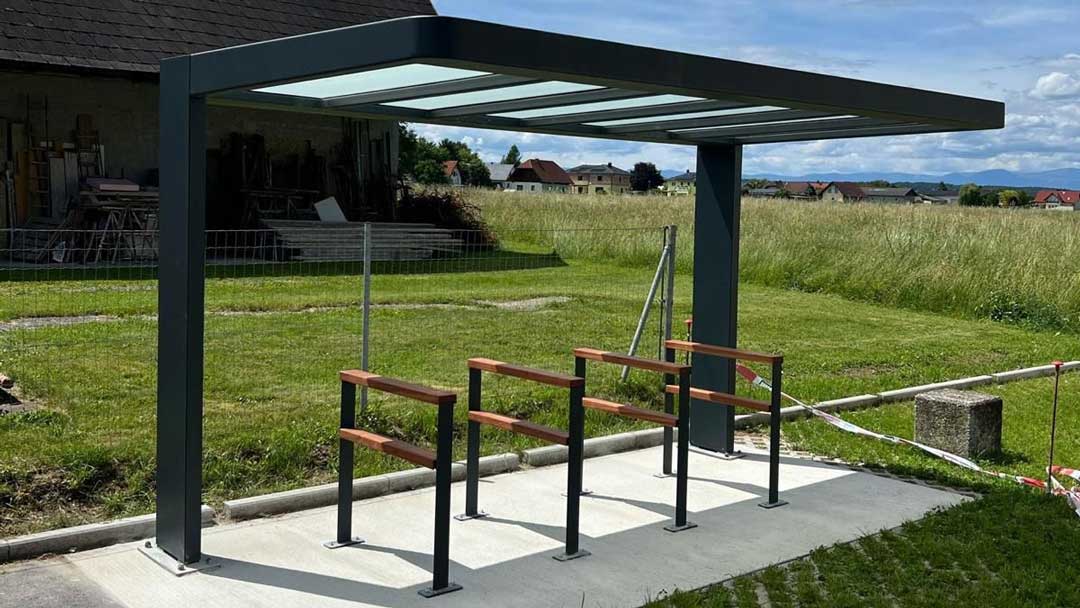 Fahrradüberdachung PURE mit Anhlehnbügel UTAH in Premstätten