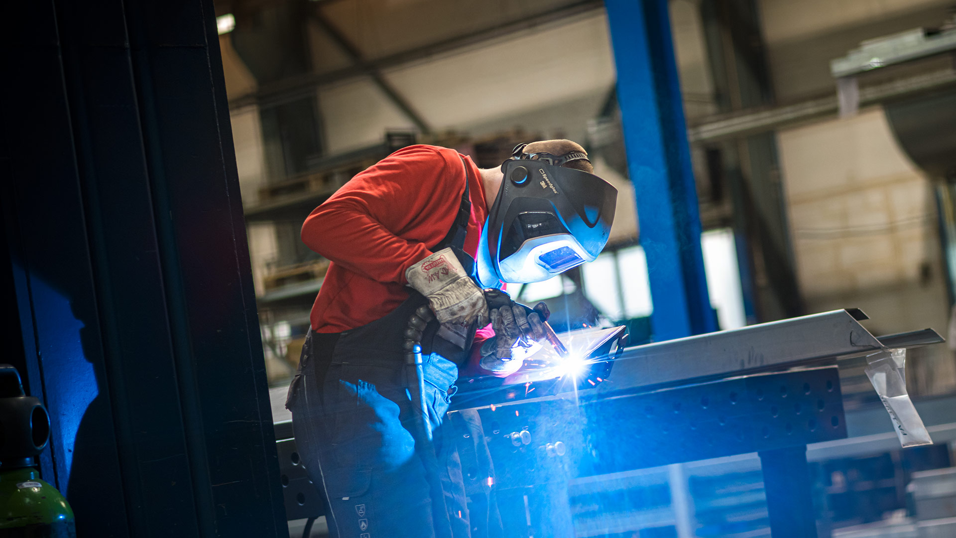 Schweißer in der Fertigung