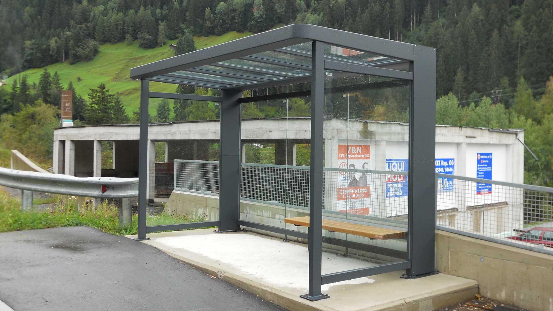 Wartehalle-PURE-Flie-1-1080x1920px Wartehalle PURE in Fließ