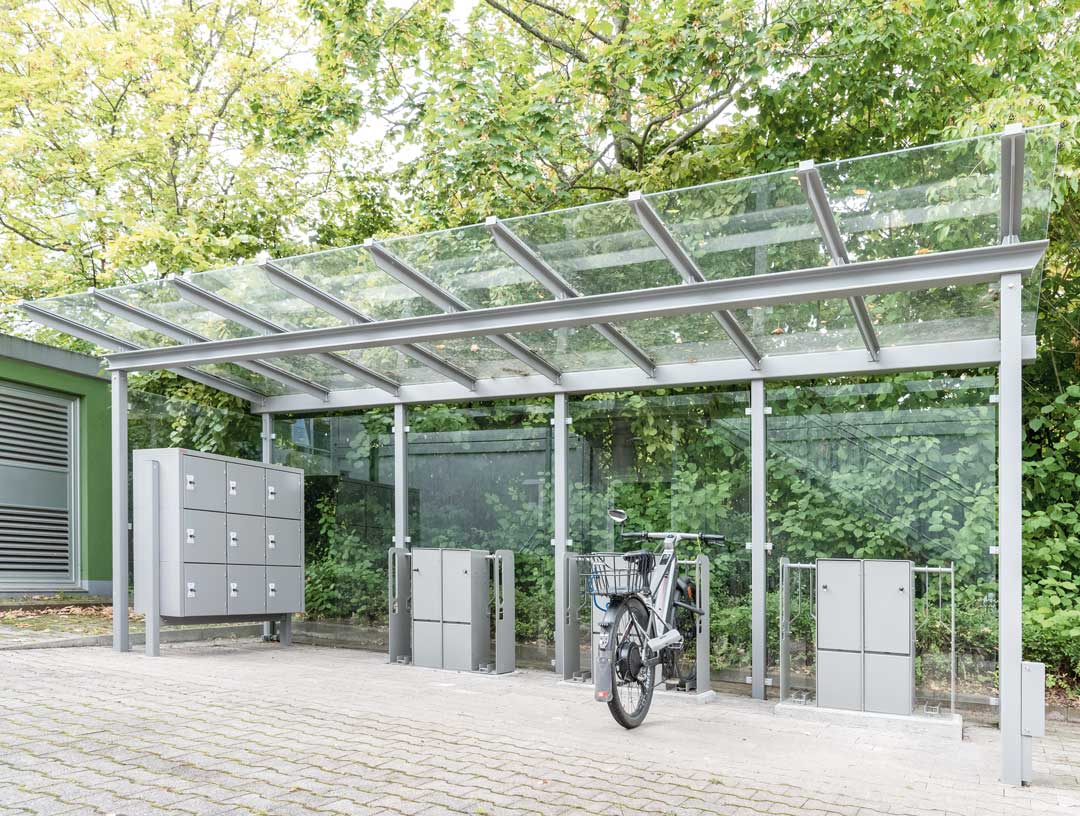 Fahrradüberdachung mit E-Ladestation und Schließfächern