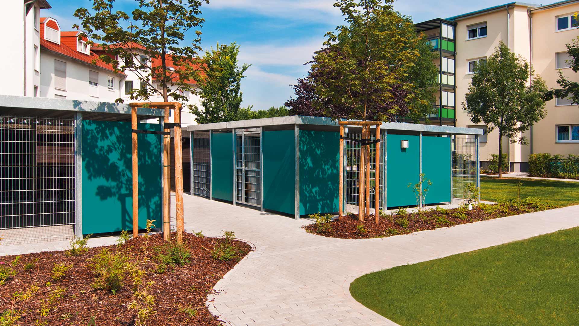 Kombination aus Rankgitter und Trespa®-Fassadenbautafeln in mittelgrün, Stahlkonstruktion feuerverzinkt Wert stoffüberdachung FLEXI-BOX