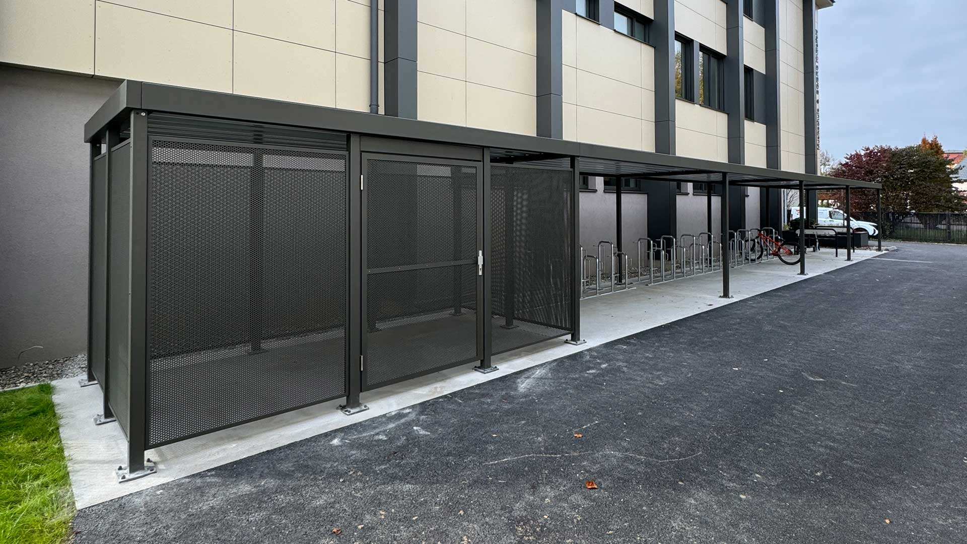 Fahrrad- und Müllüberdachung LUNA in Knittelfeld