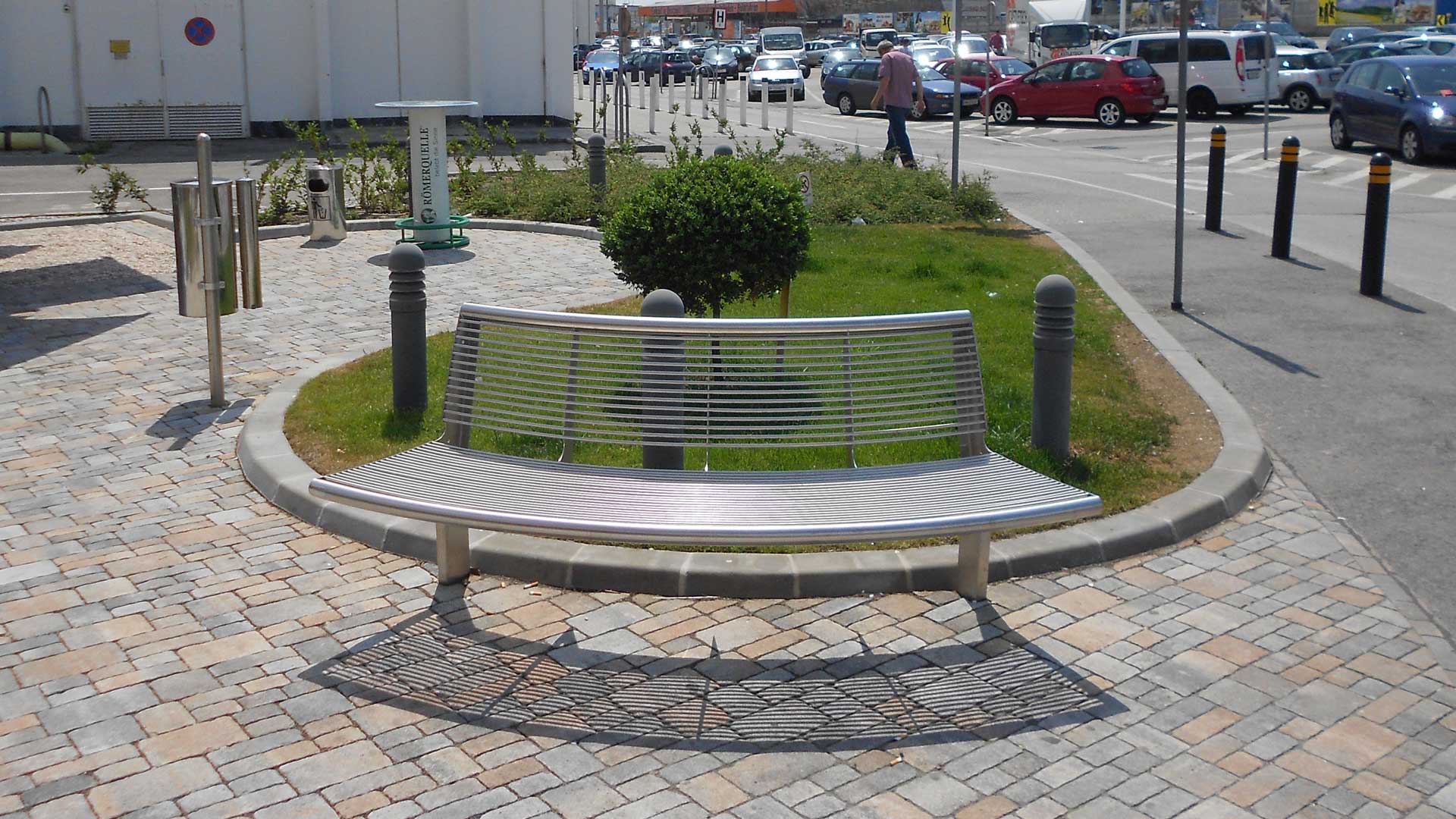 Sitzbank CARPI und Abfallbehaelter FINTWIN in Vösendorf