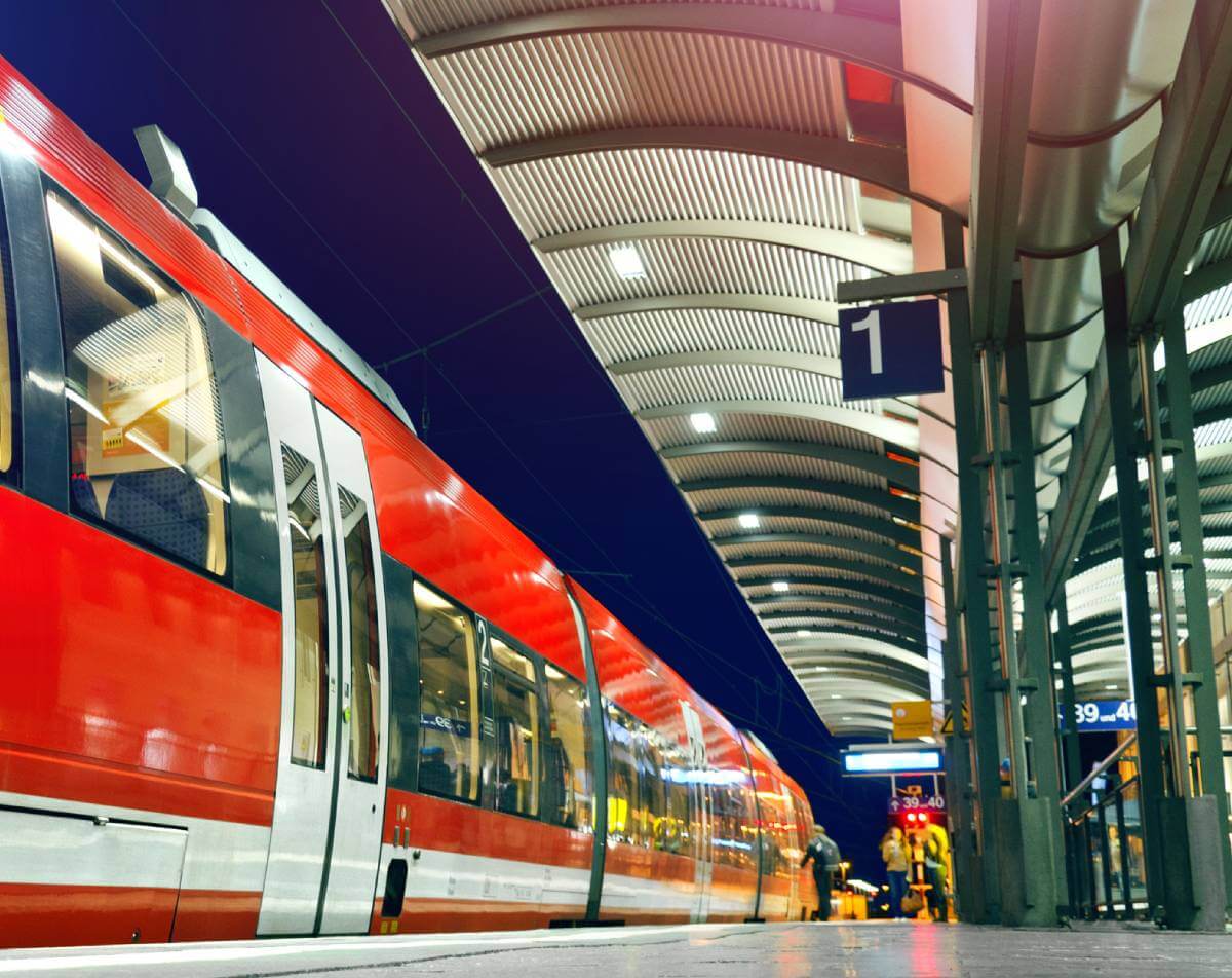 Bahnhof bei Nacht