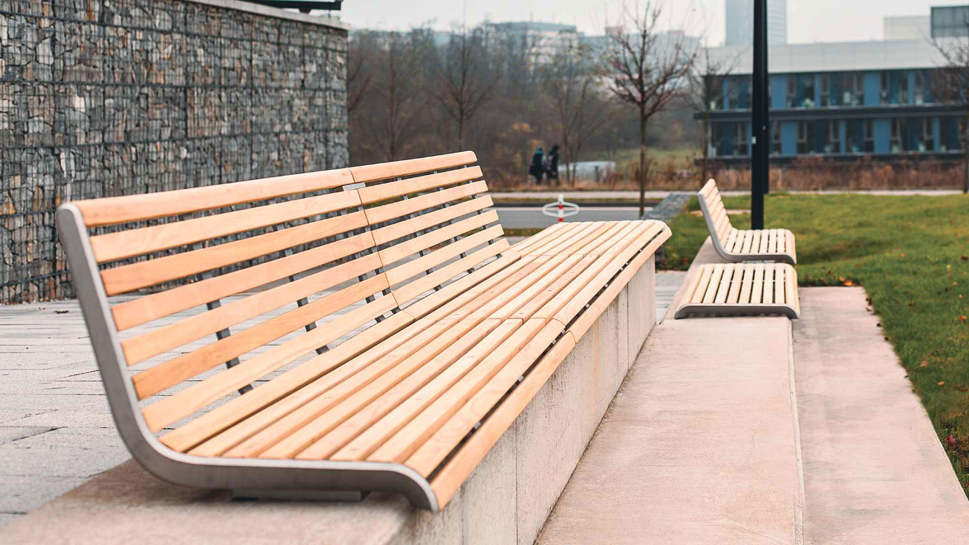 Mauerauflage aus Robinienholz