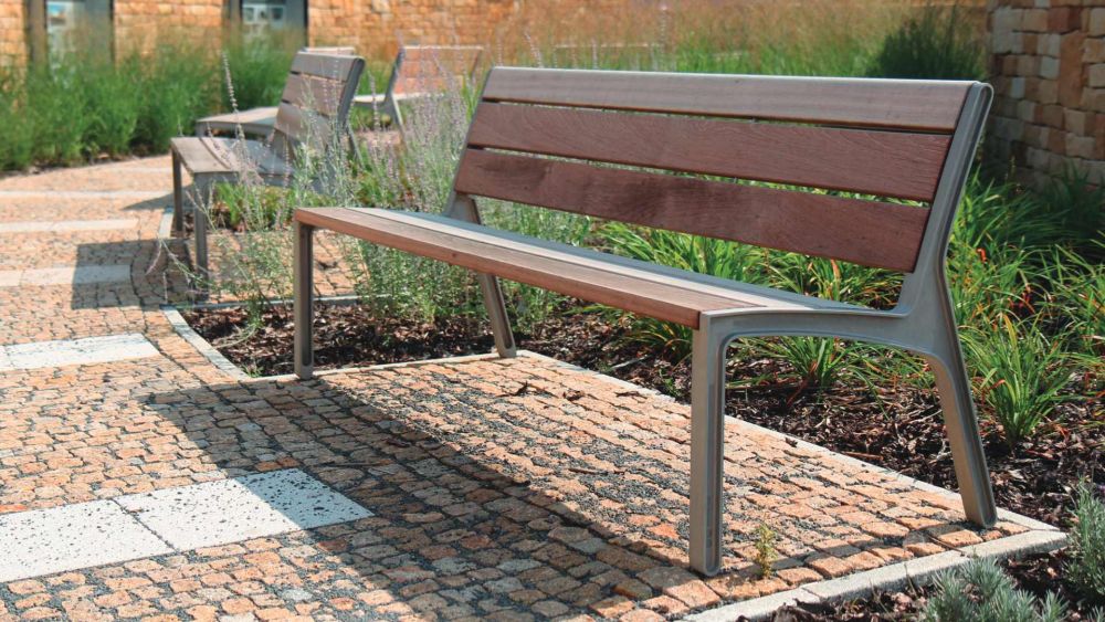 Sitzbank aus Robinienholz