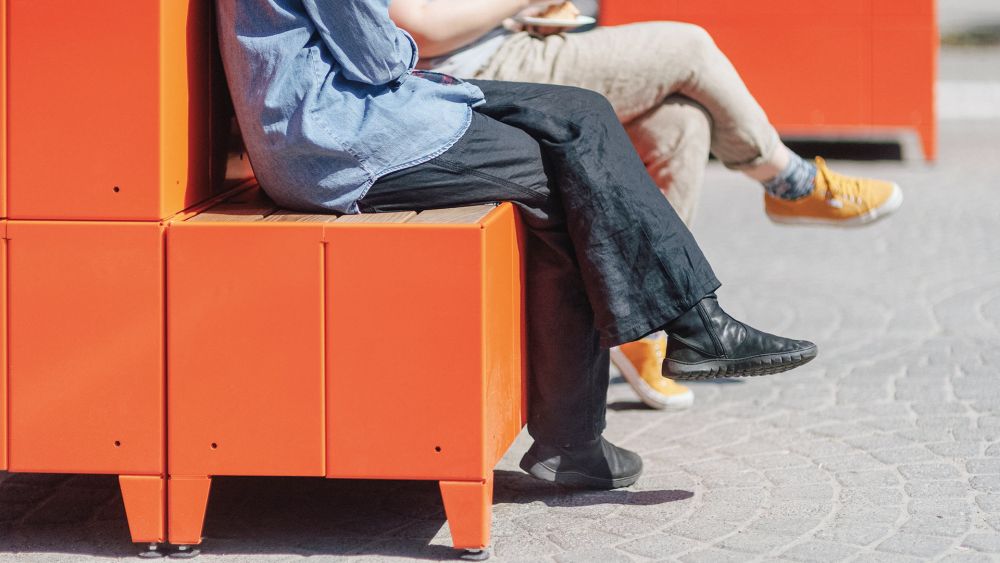 Sitzinsel TASKU von PARKLY in Benutzung