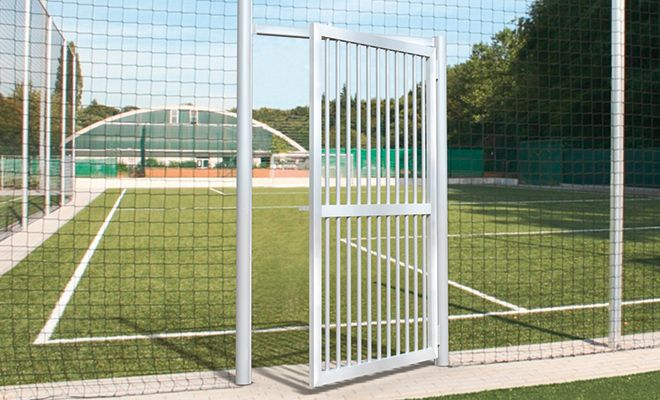 Ballfangnetz Fussball BRASILIA mit Eckfahne ANDY und Trockenmarkierwagen ULI