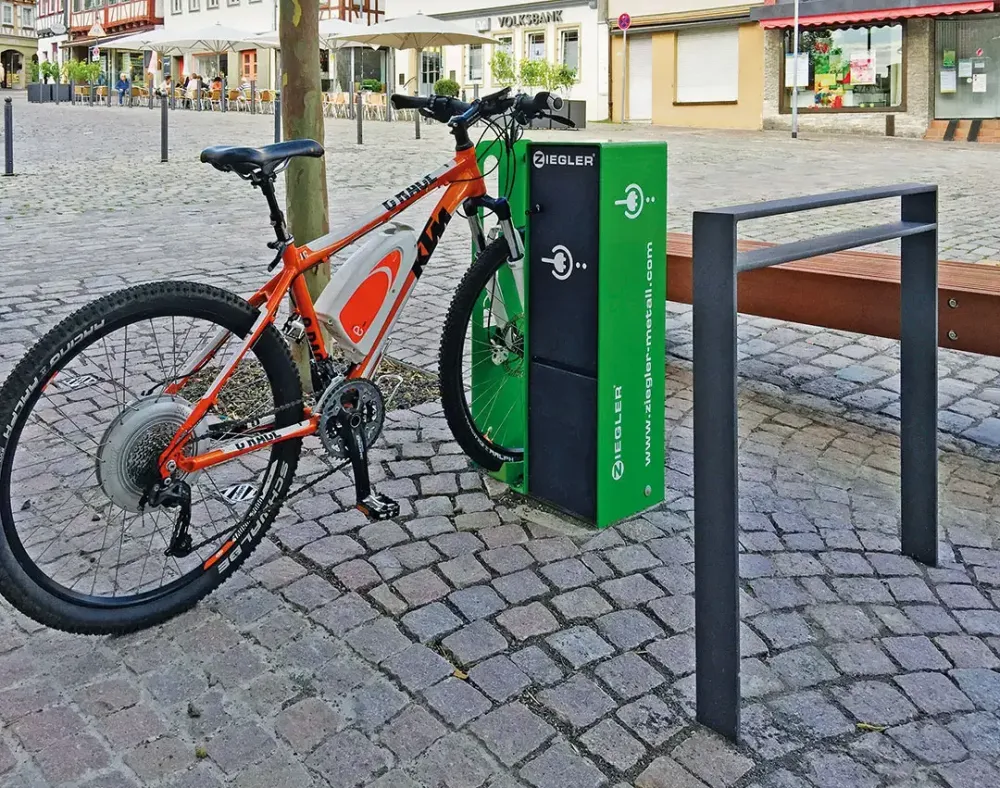 Fahrradabstellanlage VELO-CONNECTOR mit Türen aus Edelstahl