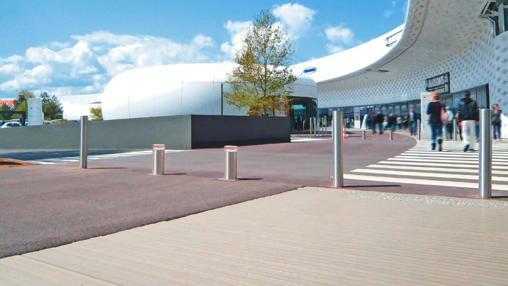 Versenkbarer Poller Kembs in einer Fußgängerzone