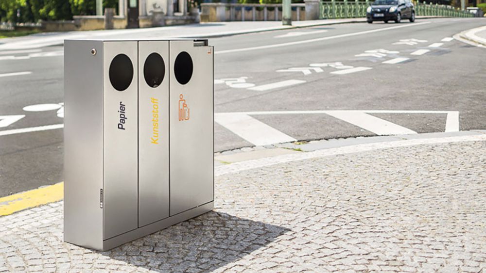 Abfallbehälter CRYSTAL am Straßenrand