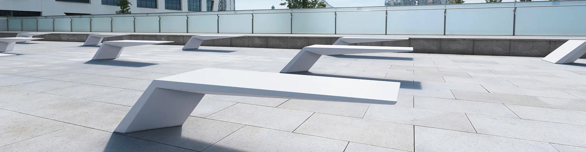 Ratgeber Beton: robuste Sitzbank WING aus Beton