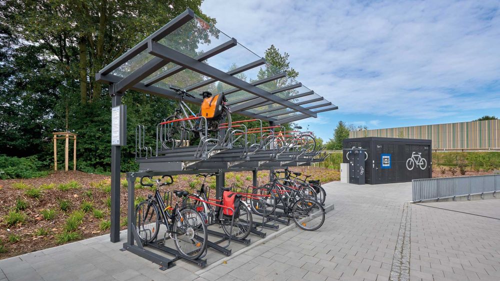 Fahrradüberdachung TUCANA für Doppelstock-Fahrradparksysteme mit Doppelstock-Fahrradparksystem FLEXHUB