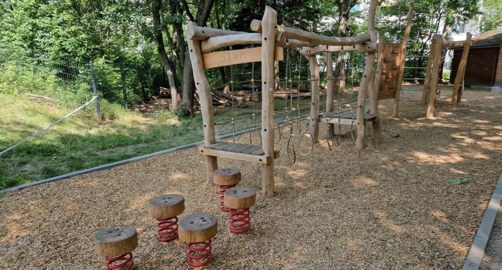 Balancierstrecke mit Holzschnitzelbelag