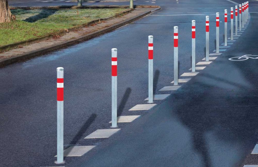 Eine Reihe von Pollern an einem Radweg