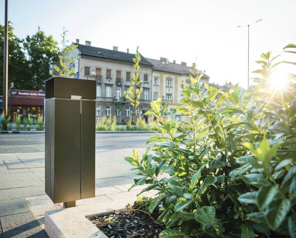 Papierkorb am Fußweg